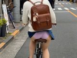 【必見】自転車ルール改正に夢中！気づかずにパンツが見えちゃった女性💘